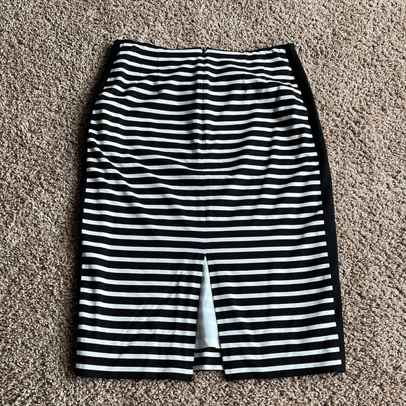 - WHBM Straight Skirt - Size 8 - Picture 13 of 14